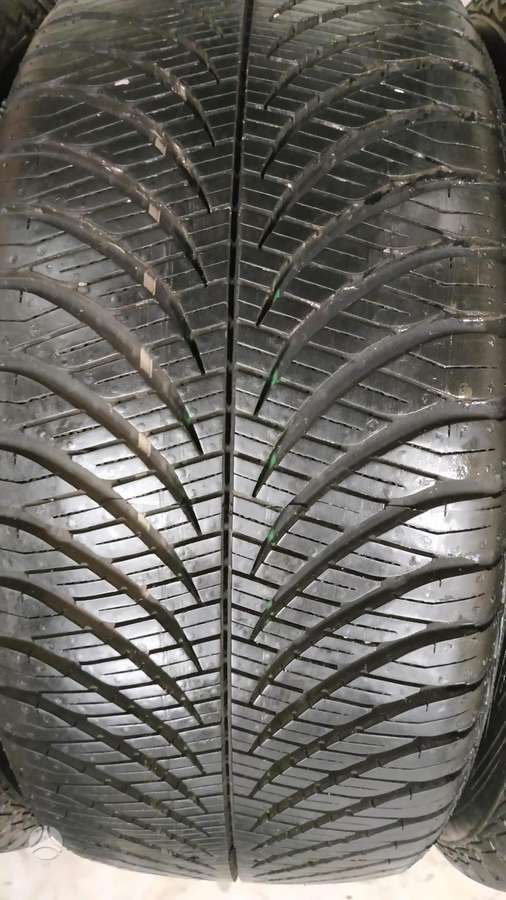 Goodyear, universalios 215/45 R16