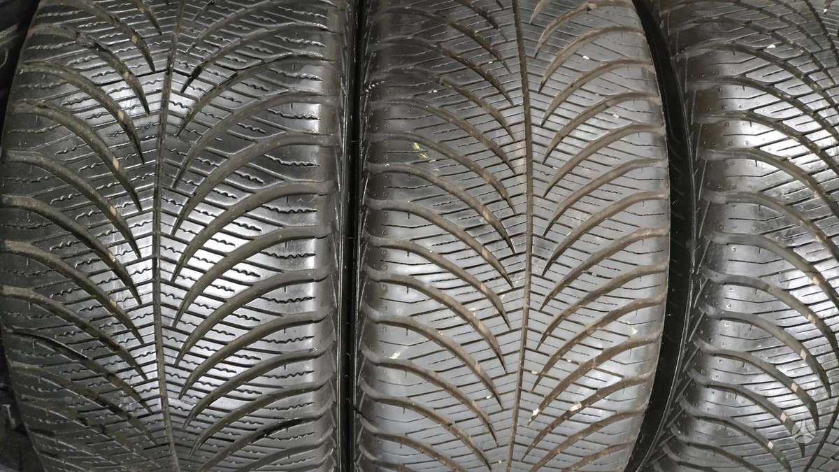 Goodyear, всесезонные 215/45 R16