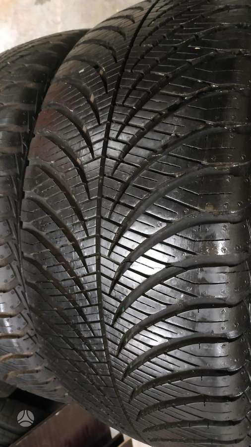 Goodyear, universalios 215/45 R16