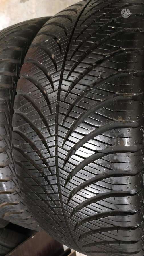 Goodyear, всесезонные 215/45 R16