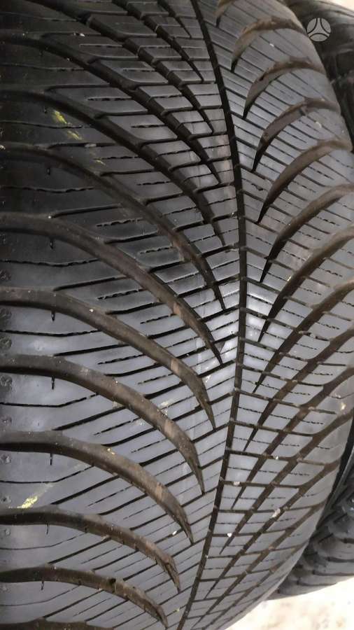 Goodyear, universalios 215/45 R16