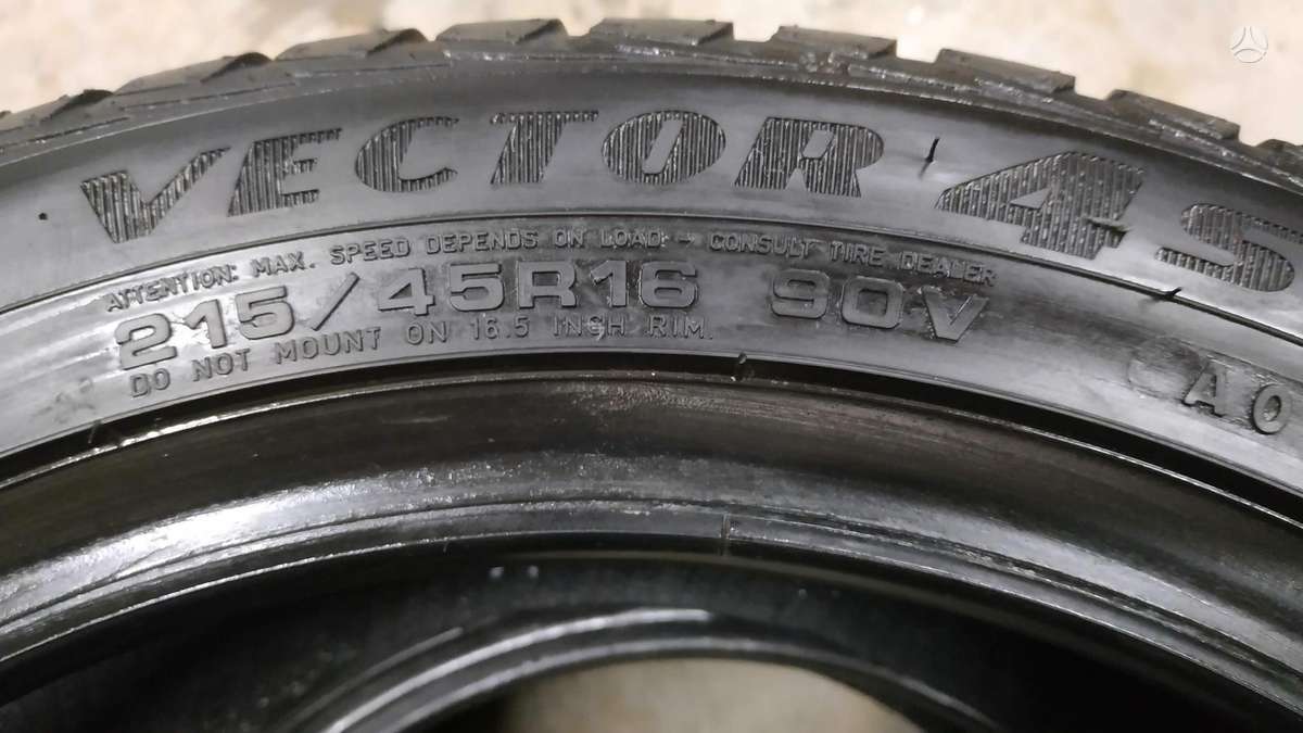 Goodyear, universalios 215/45 R16