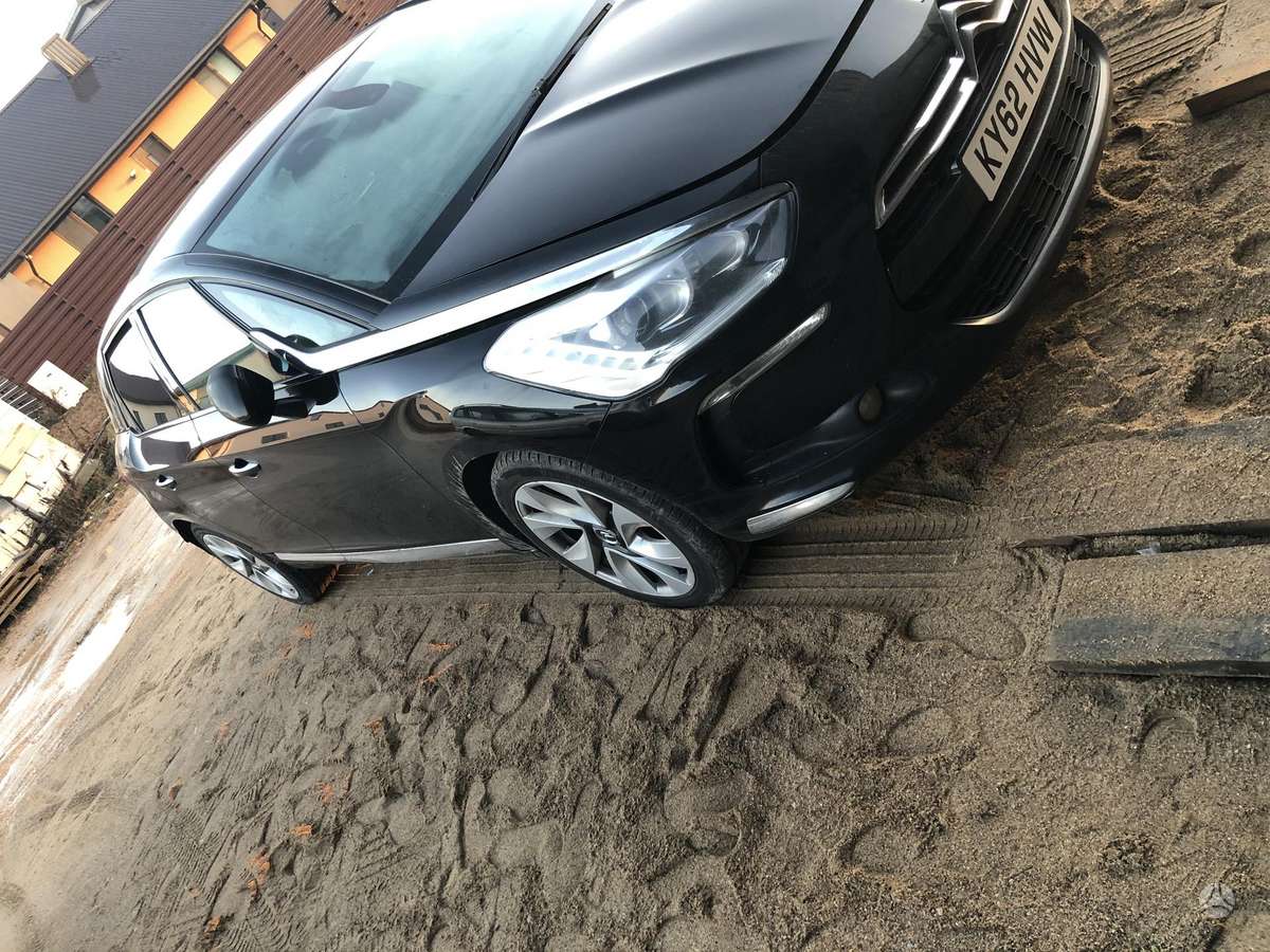 Citroen DS5 for parts. Dalimis