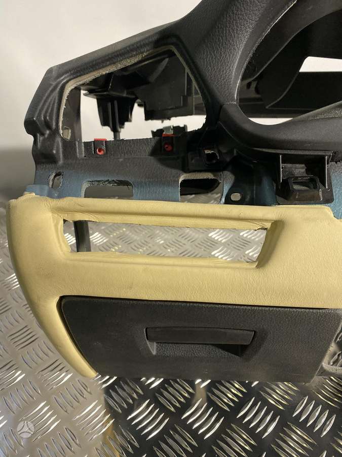 BMW 5 serija dalimis