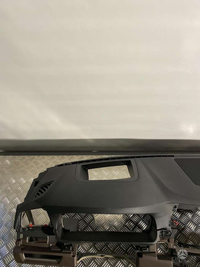 BMW 5 serija dalimis