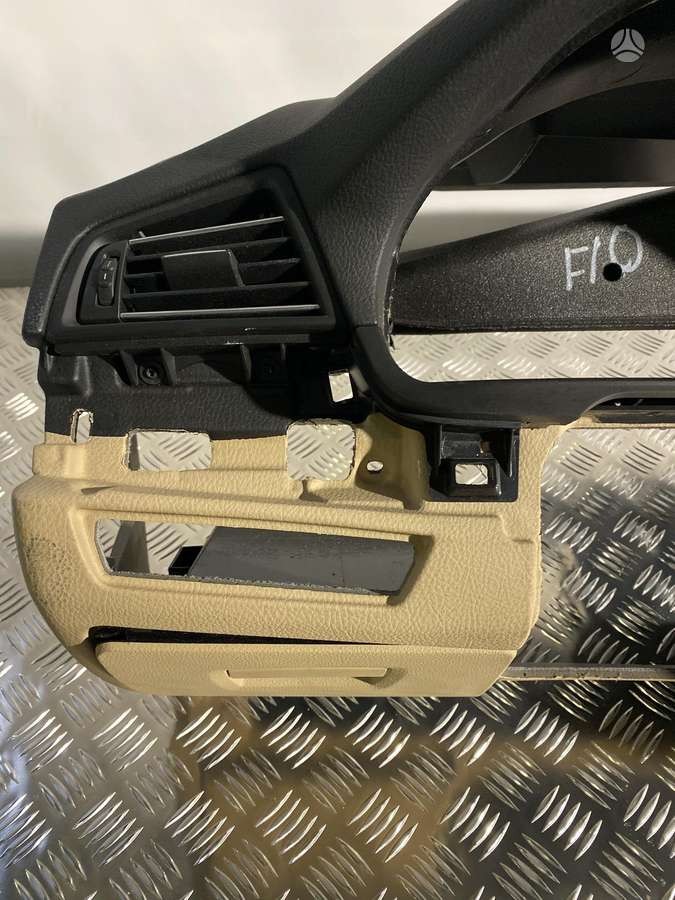 BMW 5 serija dalimis