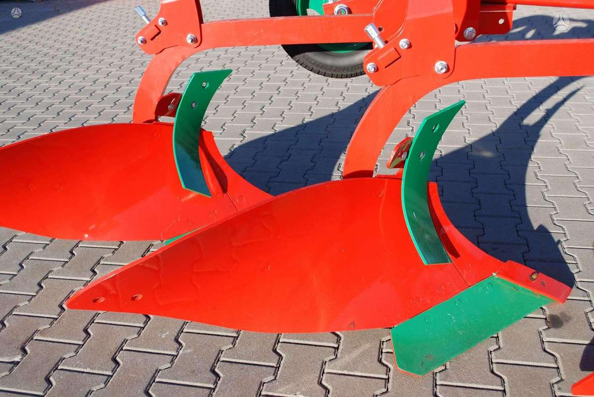 AGRO-MASZ PJR5, ploughs