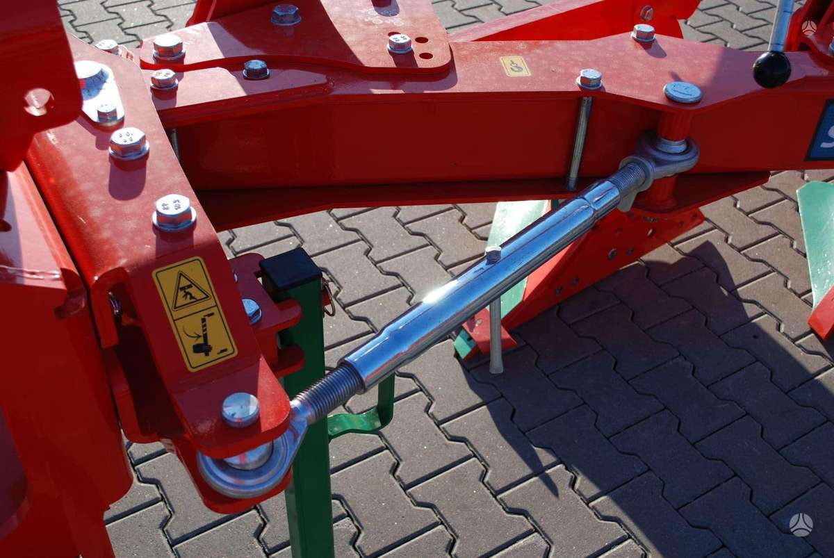 AGRO-MASZ PJR5, ploughs