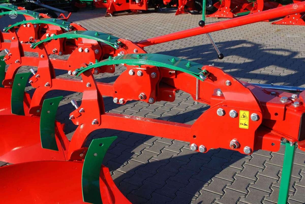 AGRO-MASZ PJR5, ploughs
