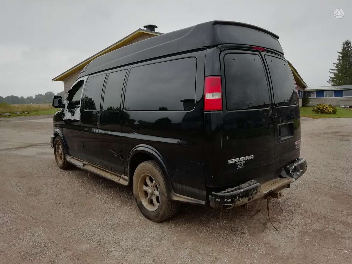 GMC Savana dalimis