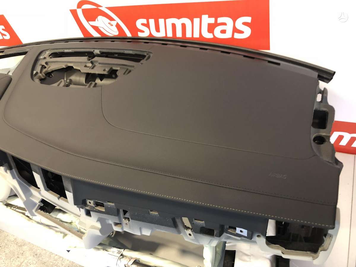 Volvo S90 panelė, oro pagalvės