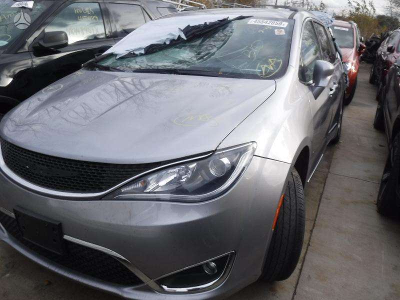 Chrysler Pacifica dalimis