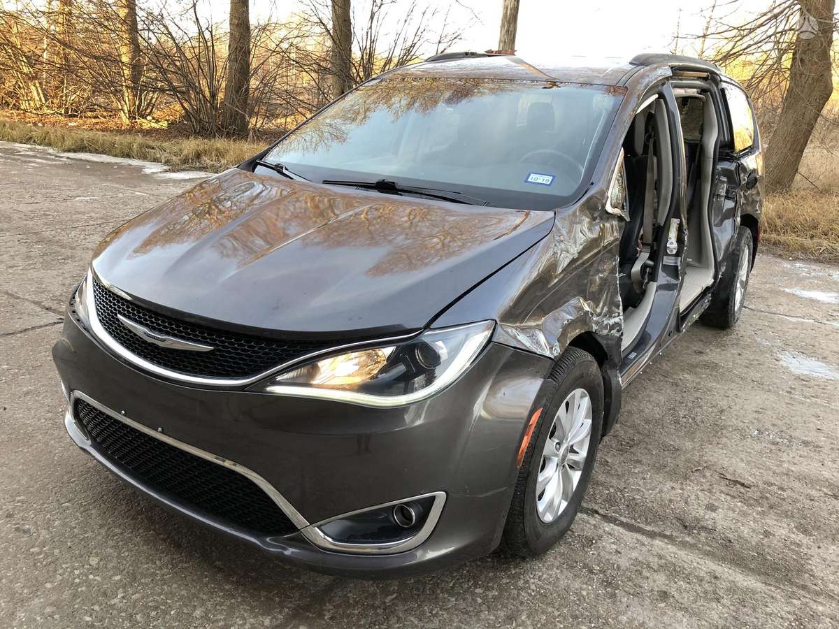 Chrysler Pacifica по частям. Yra visos dalys