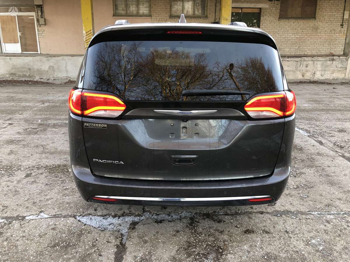 Chrysler Pacifica по частям. Yra visos dalys