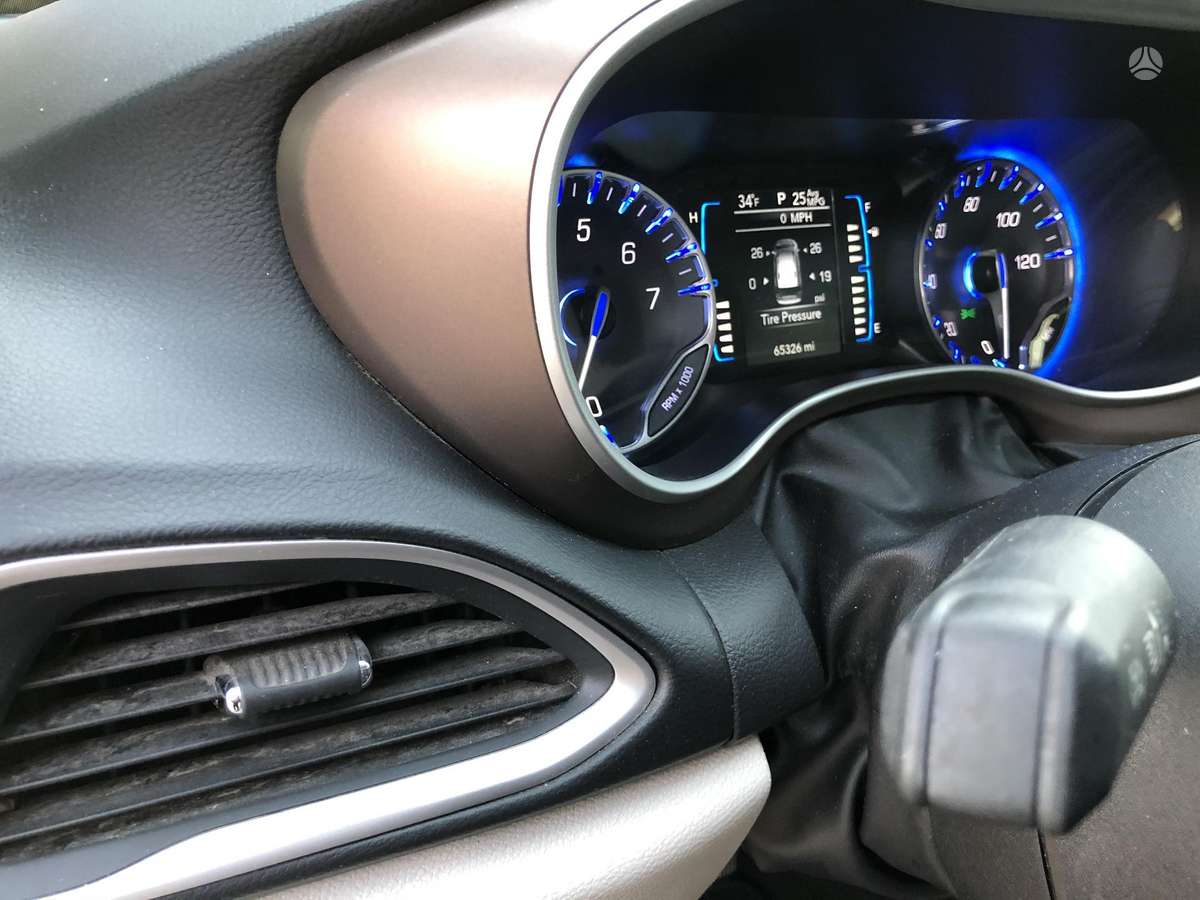 Chrysler Pacifica по частям. Yra visos dalys
