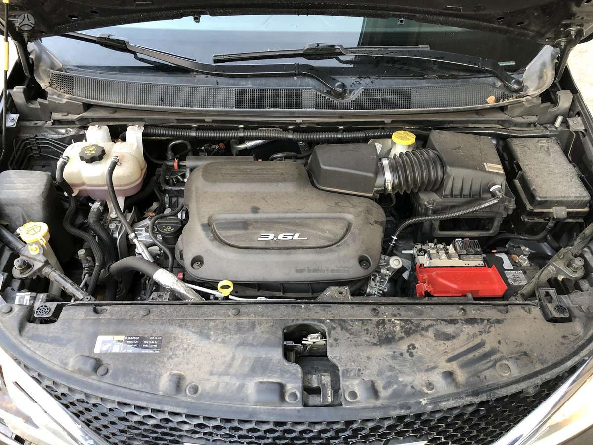 Chrysler Pacifica по частям. Yra visos dalys
