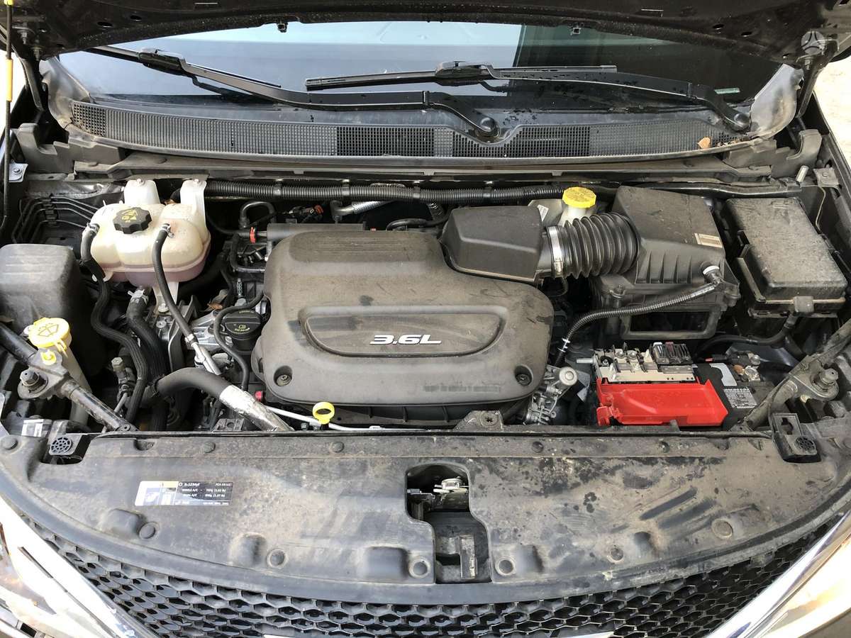 Chrysler Pacifica rezerves daļās. Yra visos dalys