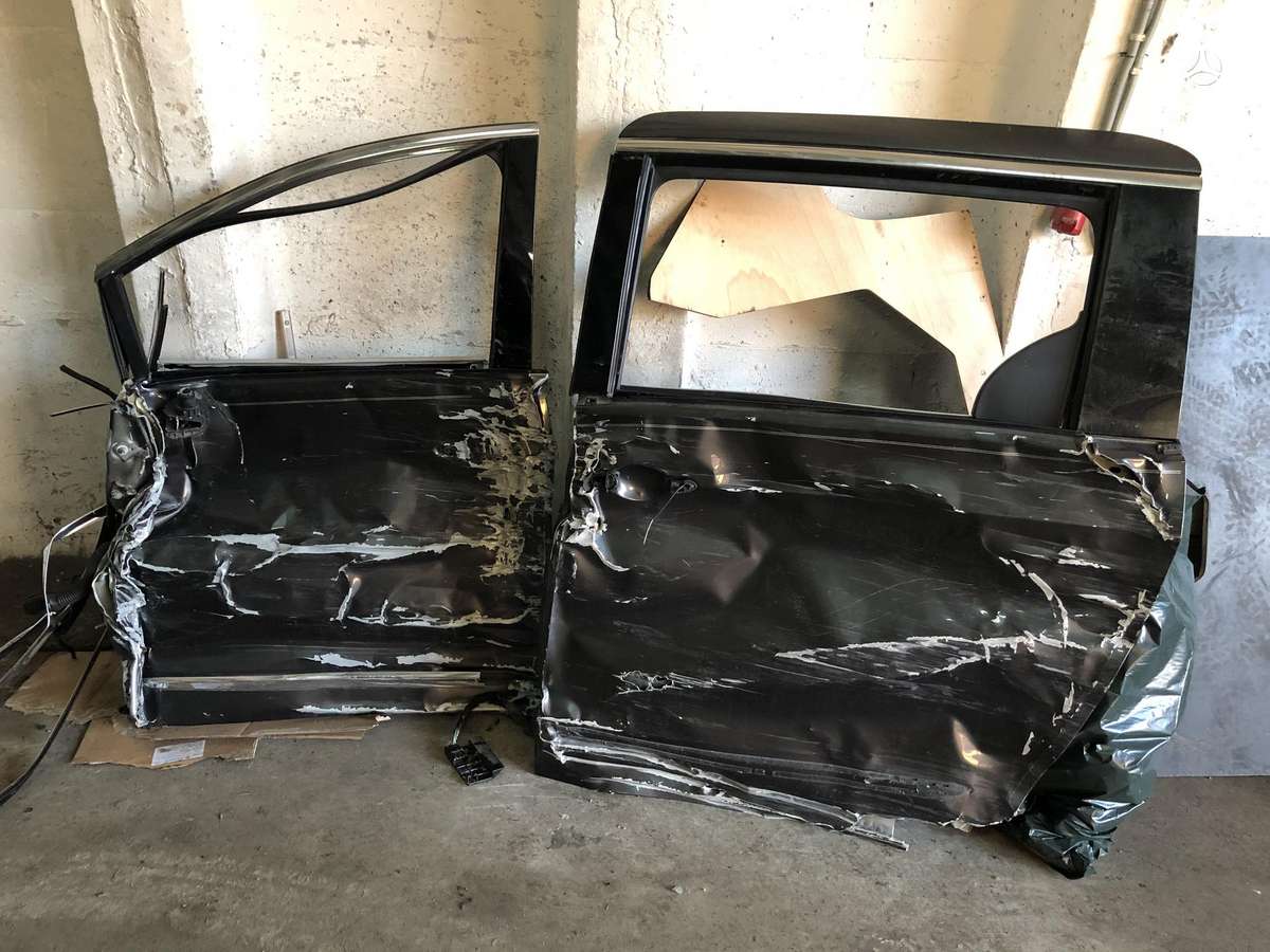 Chrysler Pacifica по частям. Yra visos dalys