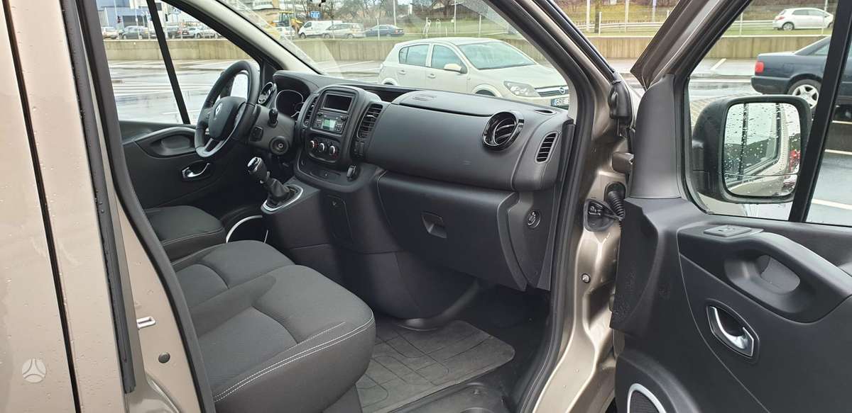 Renault Trafic, passenger minibus
