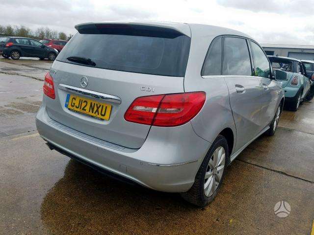 Mercedes-Benz B180 по частям