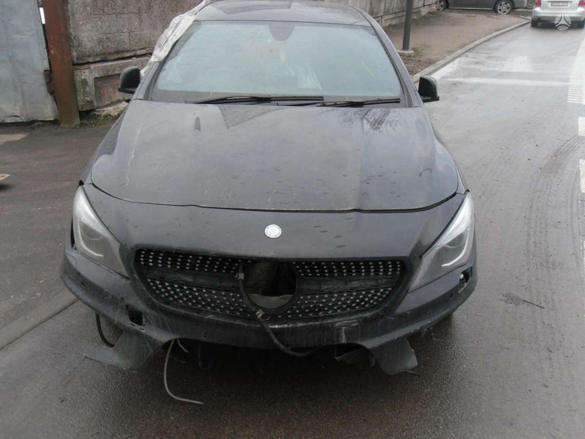 Mercedes-Benz CLA250 dalimis
