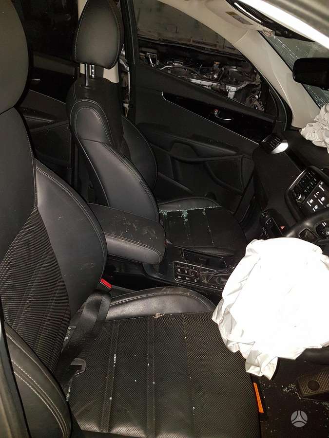 Kia Sorento Dalimis is anglijos engine type d4hb gearbox type mdht