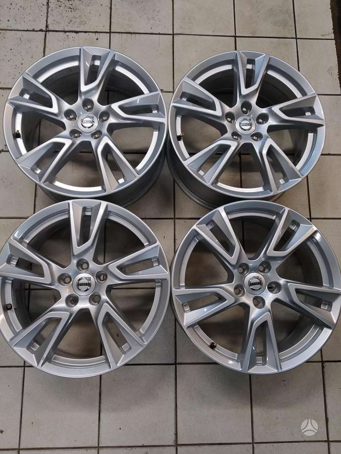 Volvo, lengvojo lydinio, R18