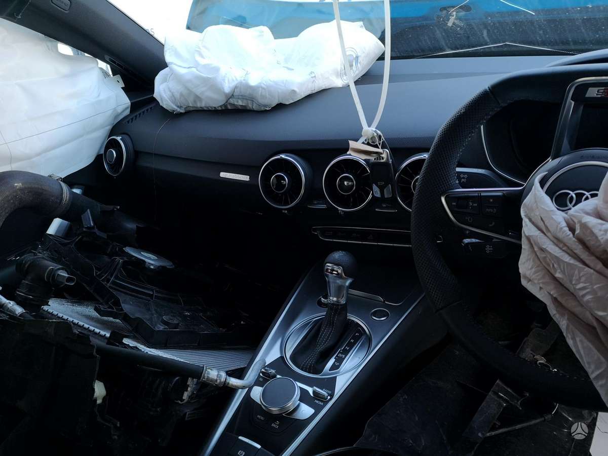 Audi TT dalimis