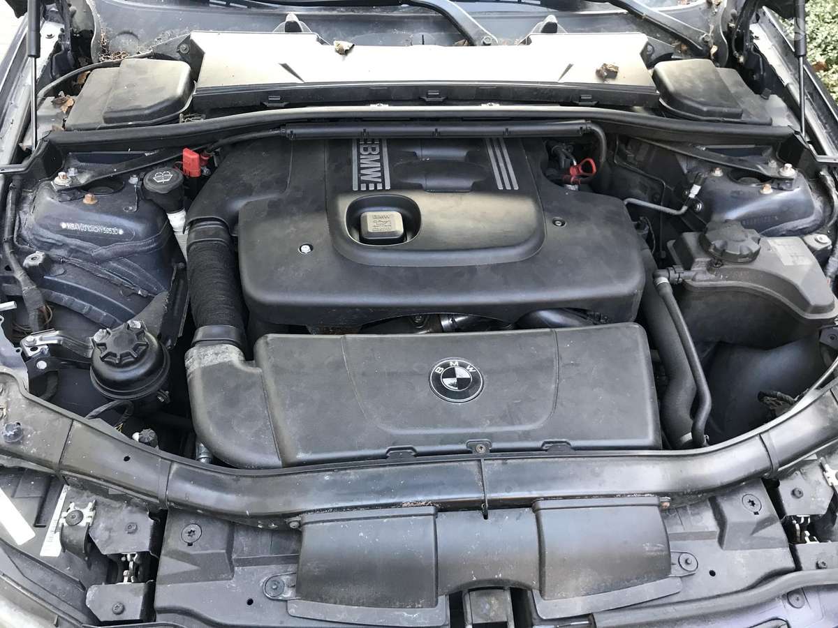 BMW 320 salono nera bmw e91 320 d 120 kw cic usb bluet