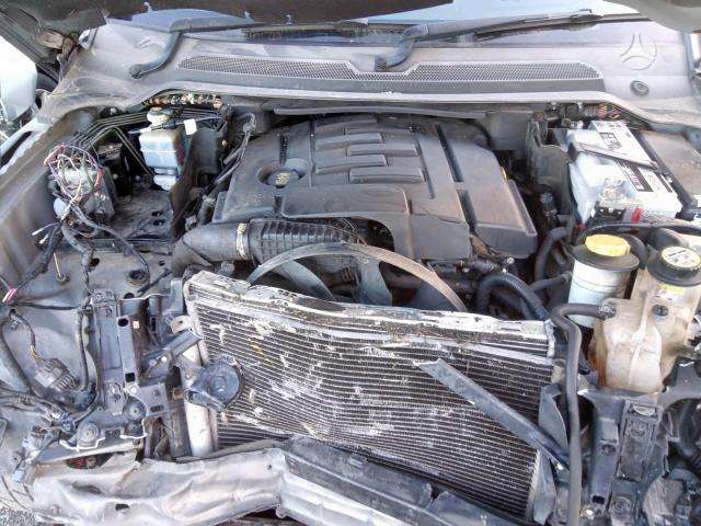 Land Rover Discovery dalimis. Oda kablys