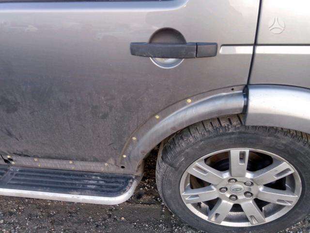 Land Rover Discovery dalimis. Oda kablys