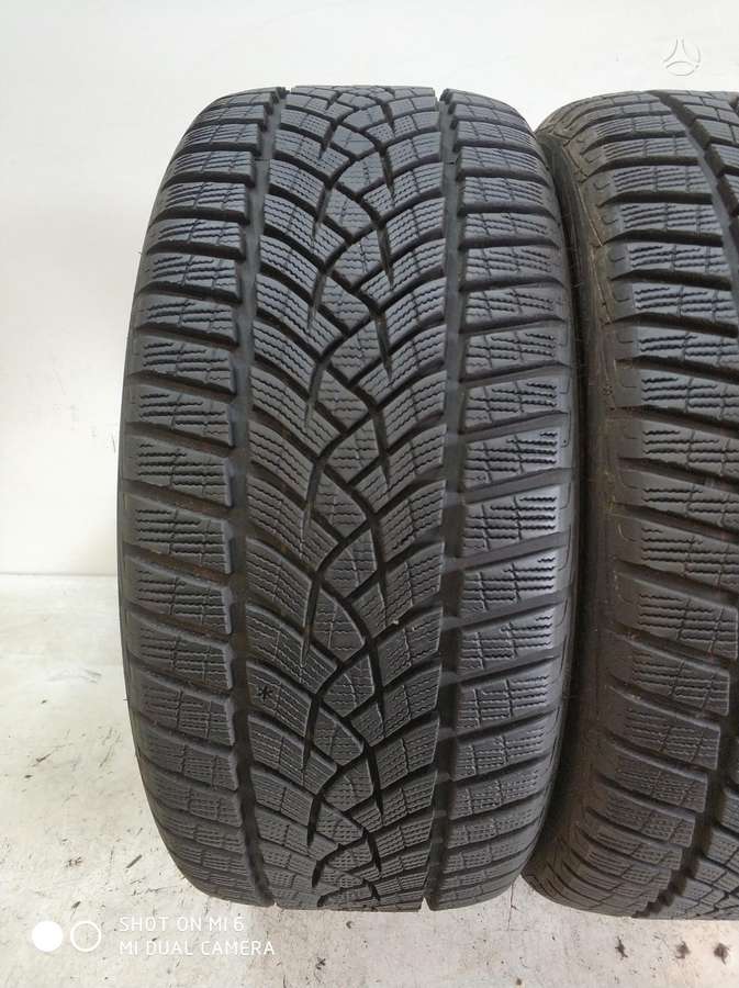 Goodyear Ultra Grip Performance  98%, winter 225/40 R18