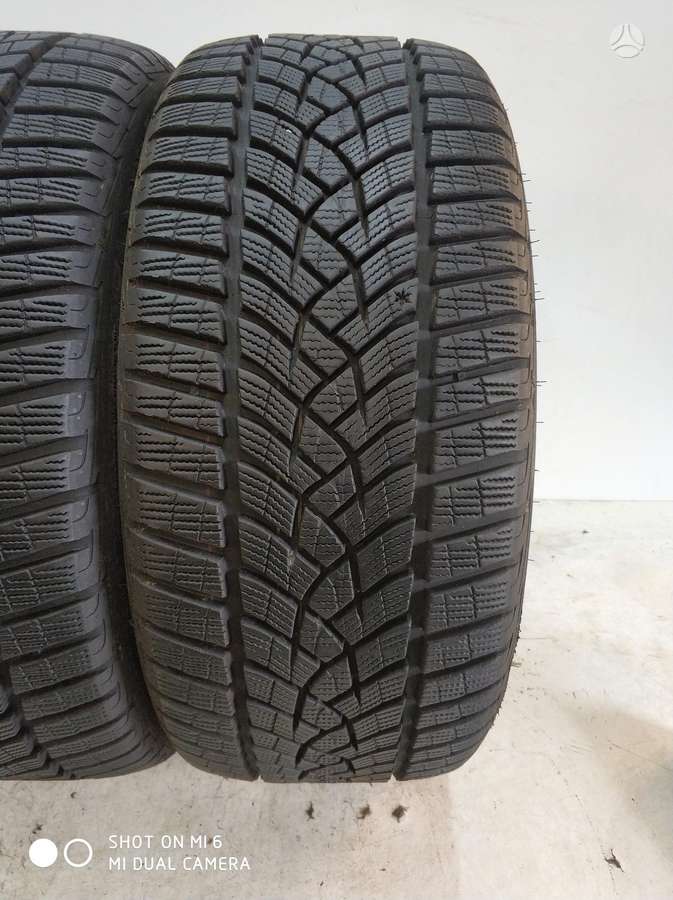 Goodyear Ultra Grip Performance  98%, winter 225/40 R18