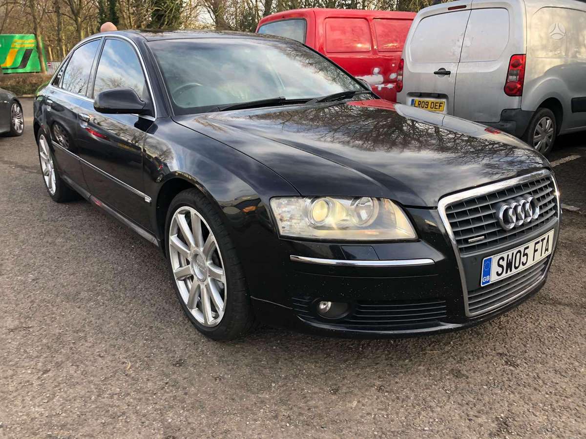 Audi A8 Dalimis