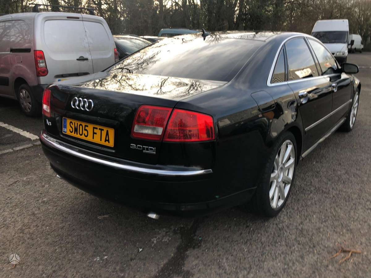 Audi A8 Dalimis