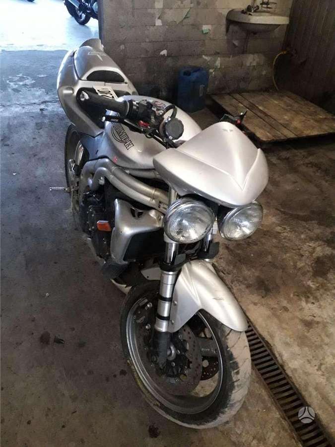 Triumph Speed Triple, street / classic