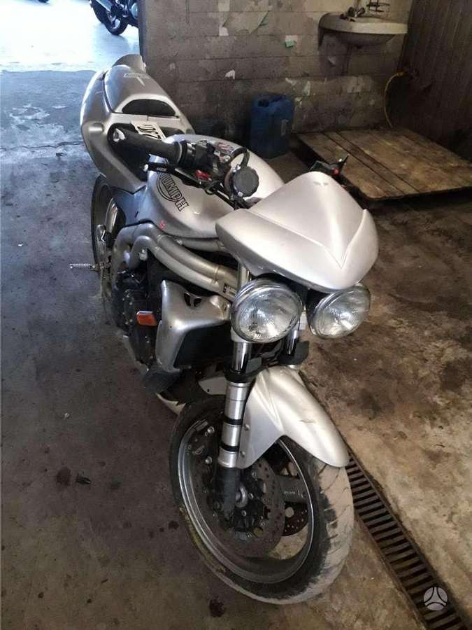 Triumph Speed Triple, street / классические