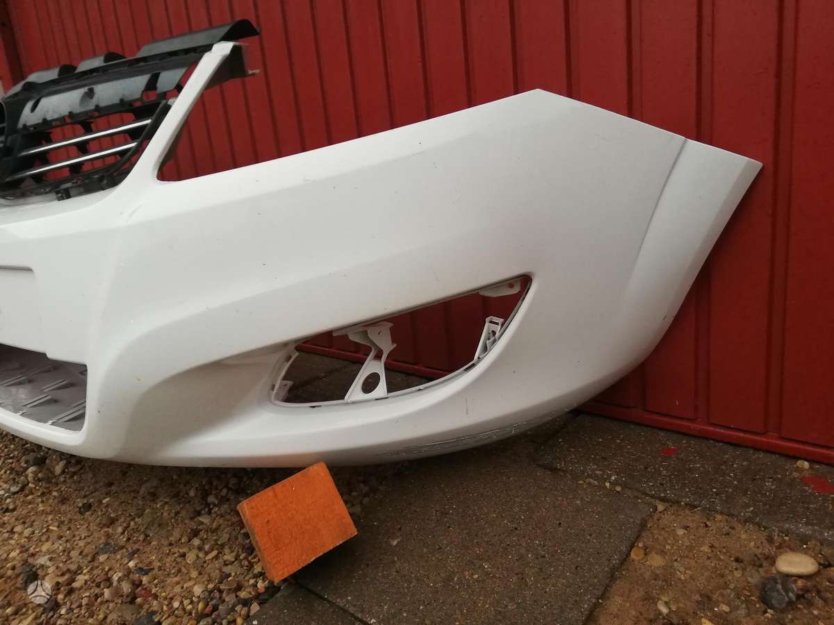 Opel Zafira Pr kapotas sparnai mėlyni ir sidabriniai žibintai pr papras