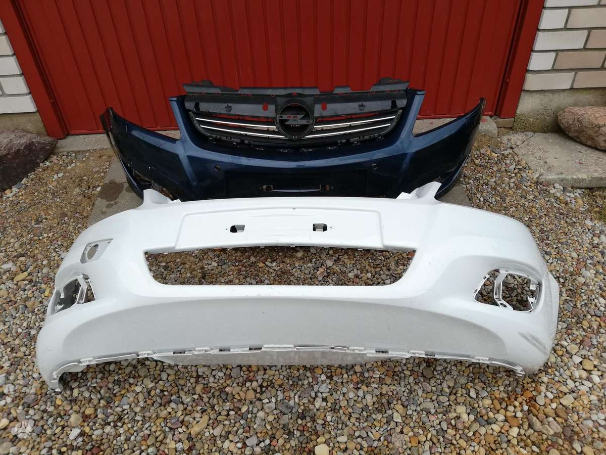 Opel Zafira Pr kapotas sparnai mėlyni ir sidabriniai žibintai pr papras