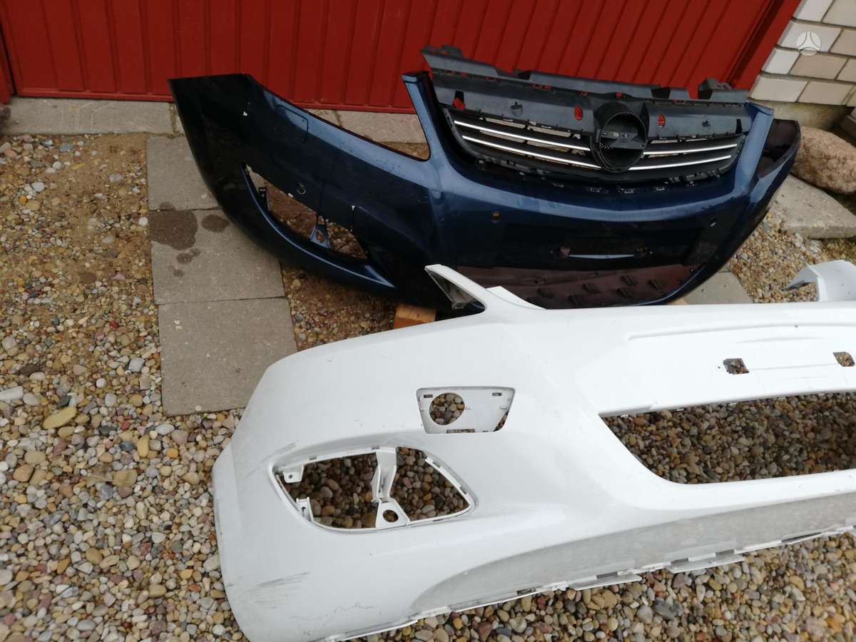 Opel Zafira Pr kapotas sparnai mėlyni ir sidabriniai žibintai pr papras