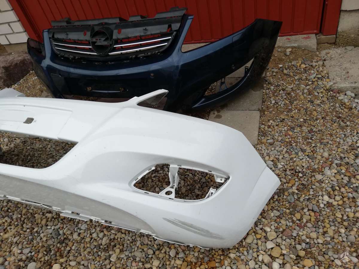 Opel Zafira Pr kapotas sparnai mėlyni ir sidabriniai žibintai pr papras