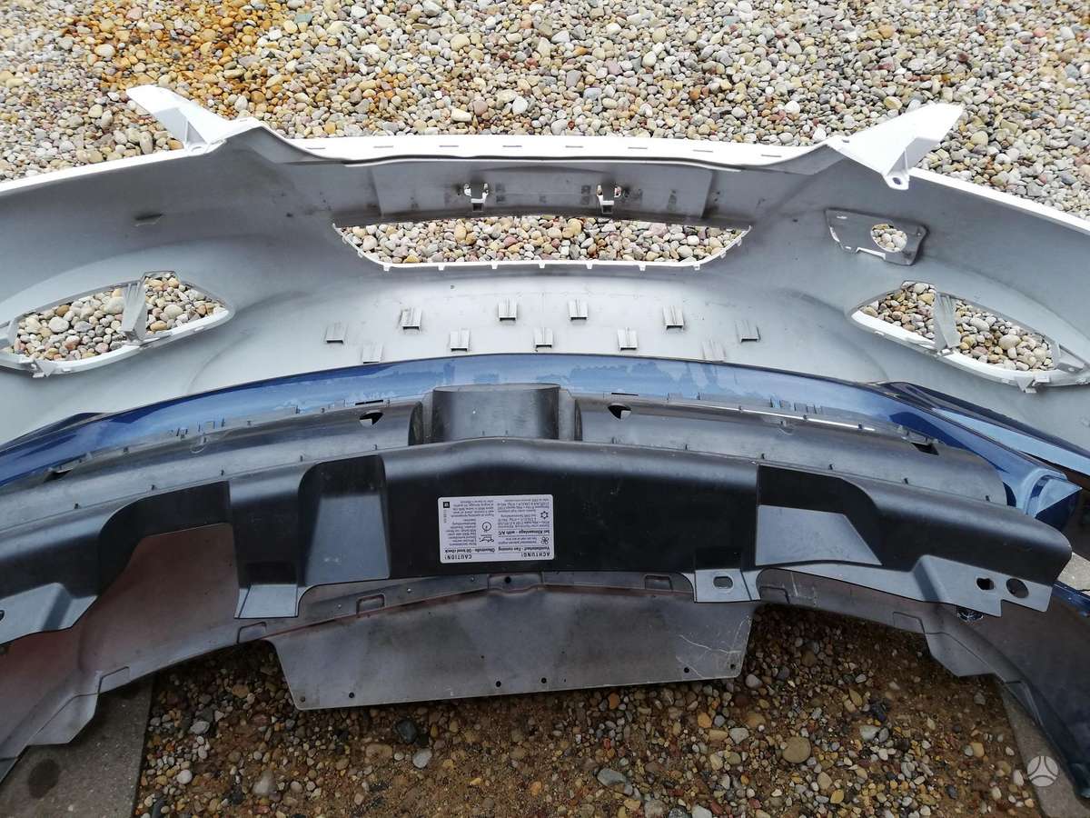 Opel Zafira Pr kapotas sparnai mėlyni ir sidabriniai žibintai pr papras