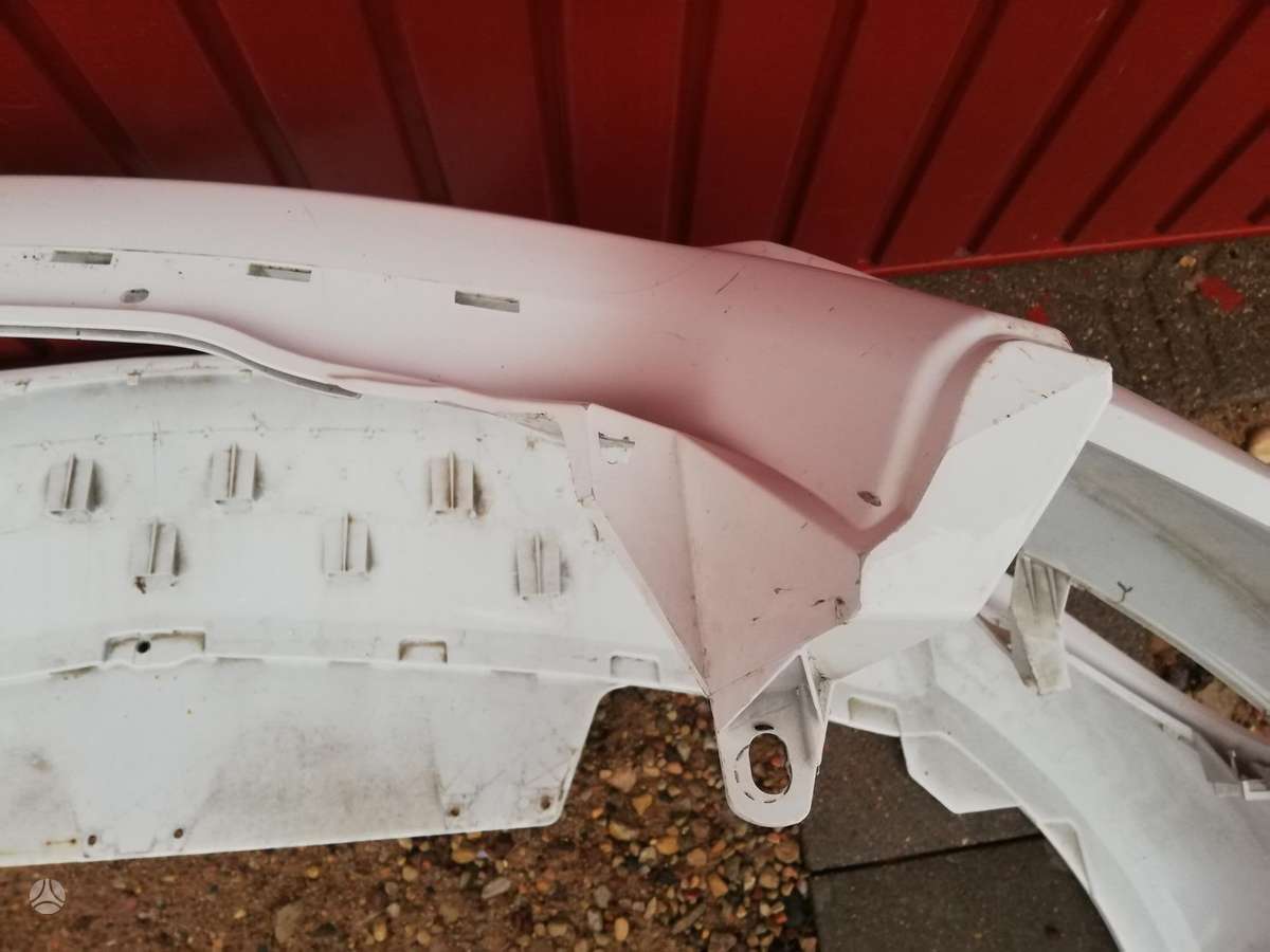 Opel Zafira Pr kapotas sparnai mėlyni ir sidabriniai žibintai pr papras
