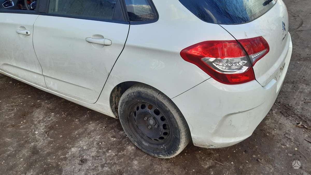 Citroen C4 for parts. Salono nera