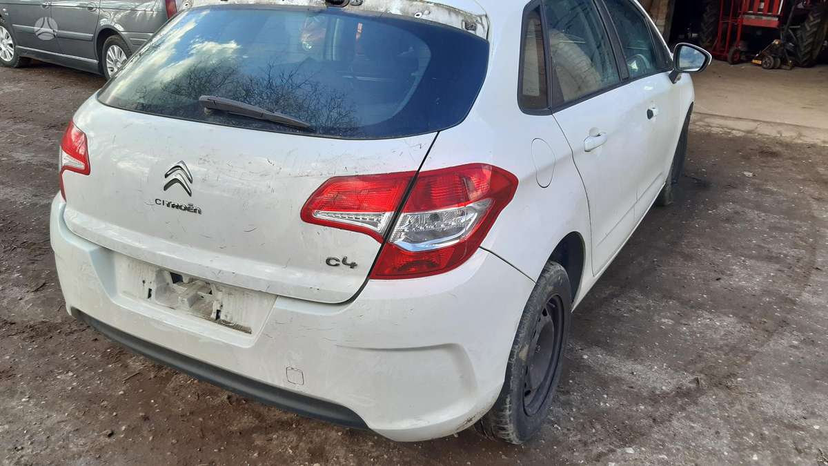 Citroen C4 for parts. Salono nera