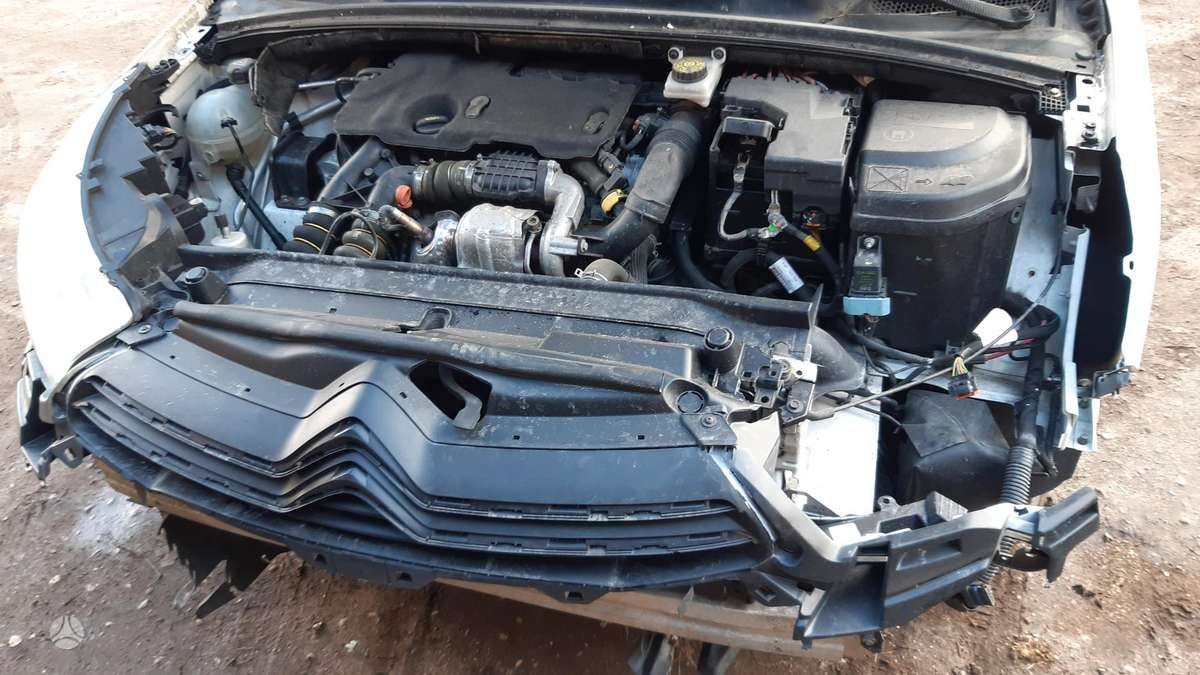 Citroen C4 for parts. Salono nera