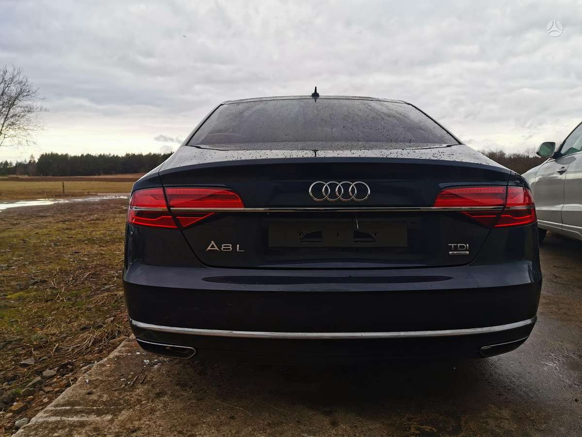 Audi A8 dalimis