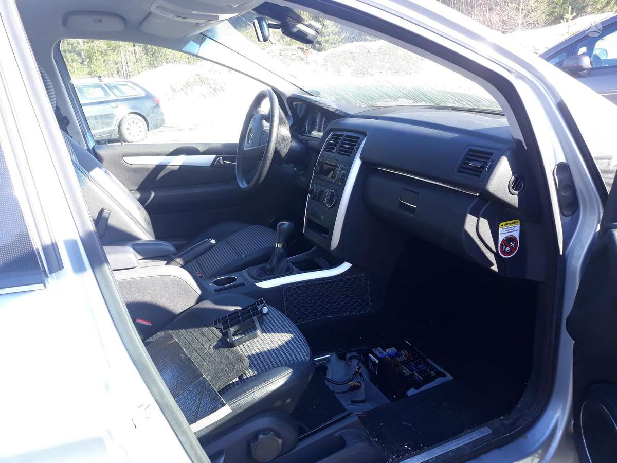 Mercedes-Benz B170