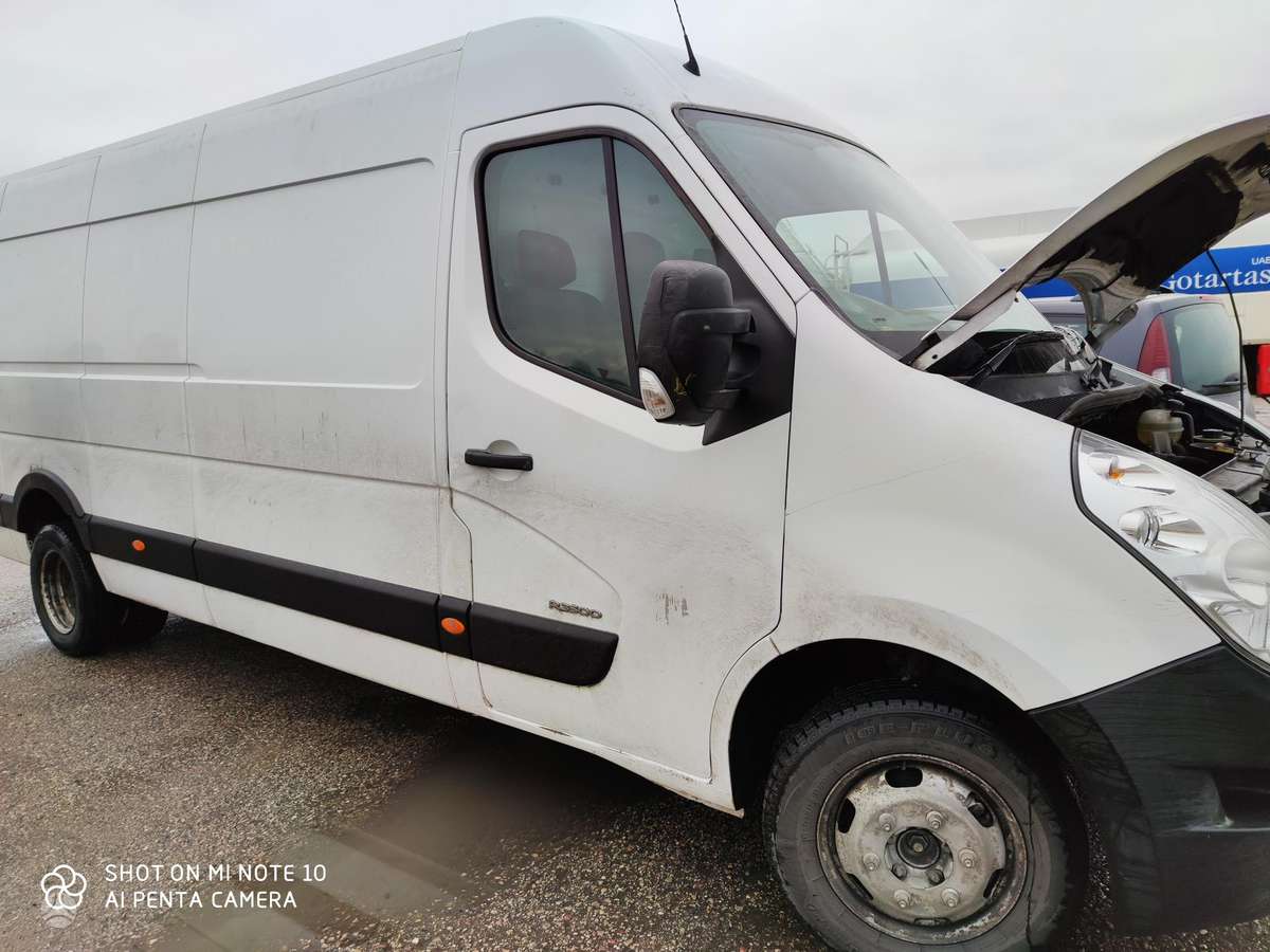 Renault Master, preču