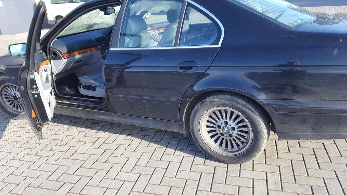 BMW 530 dalimis
